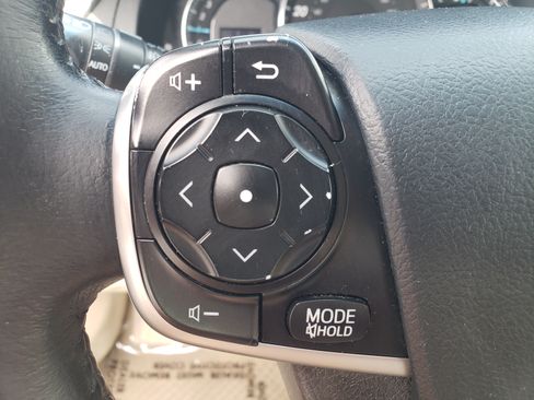 Used 2013 Toyota Camry XLE image 17