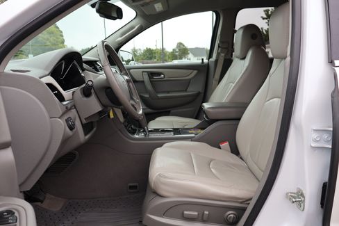 Used 2016 Chevrolet Traverse LT image 12