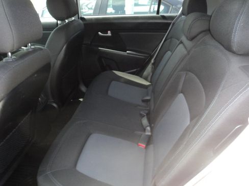 Used 2016 Kia Sportage LX image 8