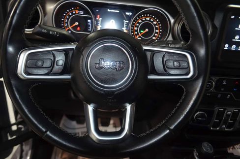 Used 2018 Jeep Wrangler Unlimited Sahara image 32