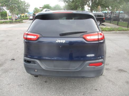 Used 2016 Jeep Cherokee Latitude image 3