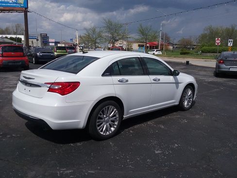 Used 2013 Chrysler 200 Limited image 9