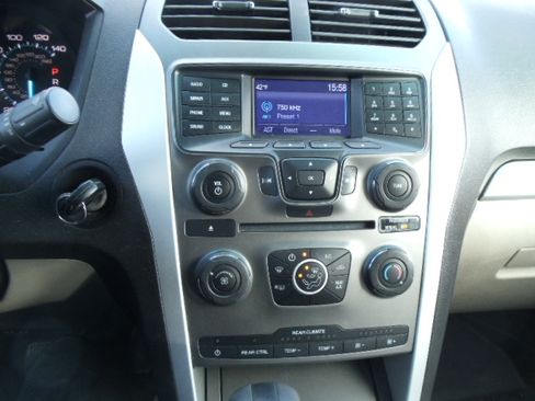 Used 2014 Ford Explorer XLS image 19