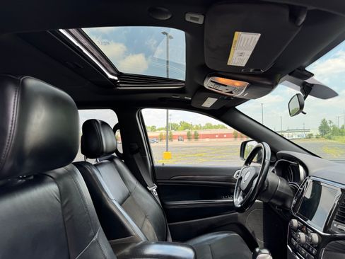 Used 2021 Jeep Grand Cherokee Laredo X image 36