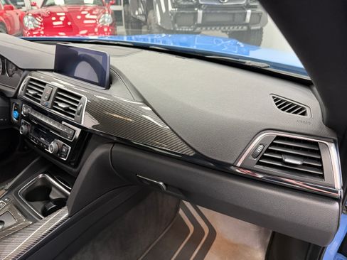 Used 2018 BMW M4 Competition image 28