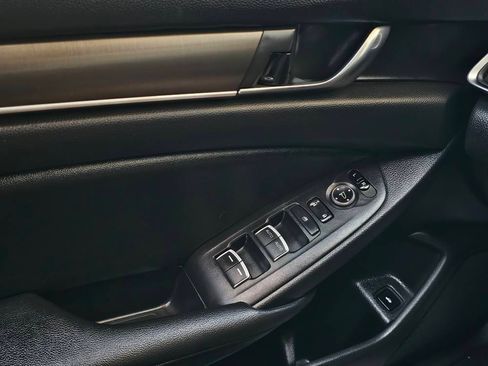 Used 2019 Honda Accord Hybrid Touring image 17