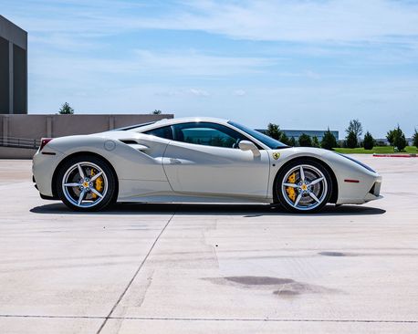 Used 2018 Ferrari 488 GTB image 8