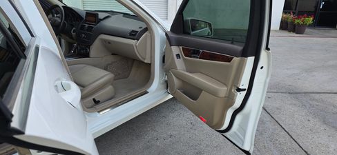 Used 2011 Mercedes-Benz C 300 Sport image 22