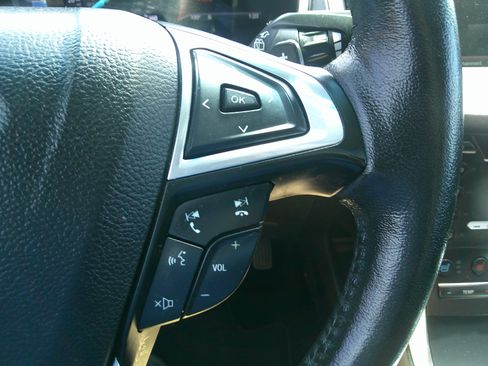 Used 2015 Ford Edge Titanium image 18