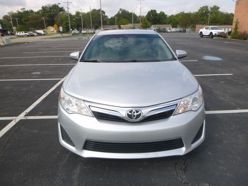 Used 2012 Toyota Camry LE image 3
