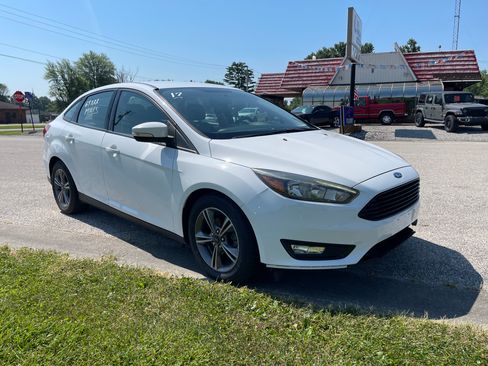 Used 2017 Ford Focus SE image 5