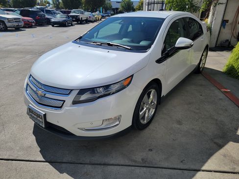 Used 2015 Chevrolet Volt Premium image 4