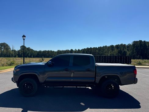Used 2020 Toyota Tacoma SR image 3