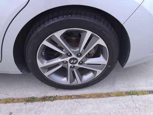 Used 2017 Hyundai Elantra Limited image 35