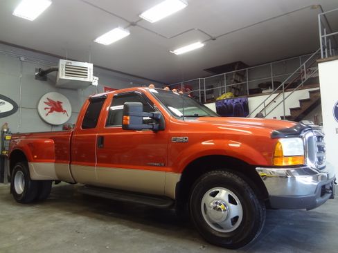 Used 1999 Ford F350 Lariat image 3