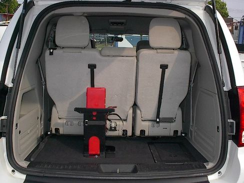 Used 2017 Dodge Grand Caravan SE image 19