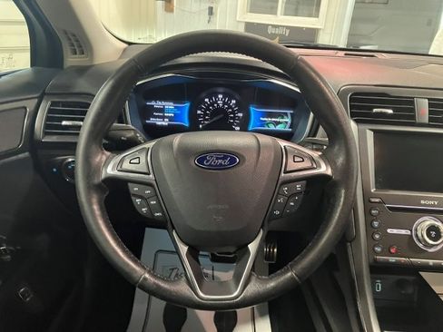 Used 2017 Ford Fusion Titanium image 21