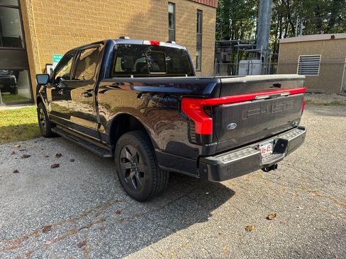 Used 2022 Ford F150 Lightning Lariat image 2