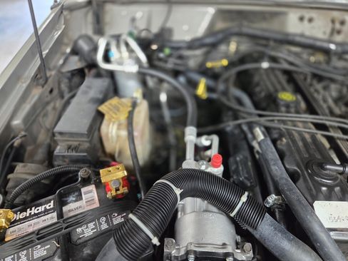 Used 2001 Jeep Cherokee Sport image 8