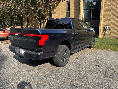 Used 2022 Ford F150 Lightning Lariat image 5