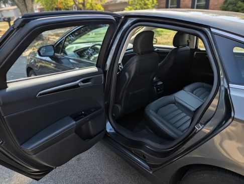 Used 2015 Ford Fusion SE w/ Equipment Group 202A image 20