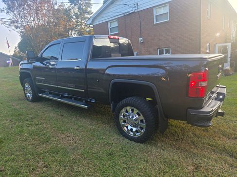 Used 2015 GMC Sierra 2500 Denali w/ Duramax Plus Package image 5