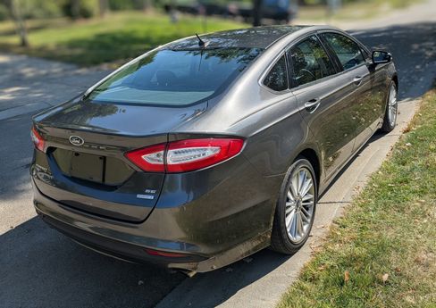 Used 2015 Ford Fusion SE w/ Equipment Group 202A image 6