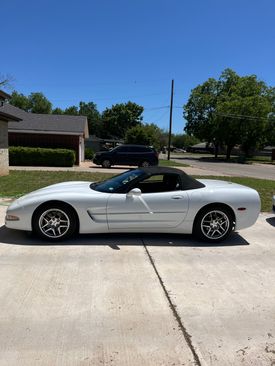 Used 1998 Chevrolet Corvette Convertible w/ Memory Pkg image 2