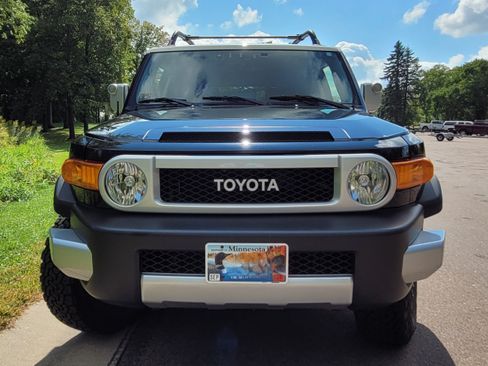 Used 2012 Toyota FJ Cruiser 4WD image 2