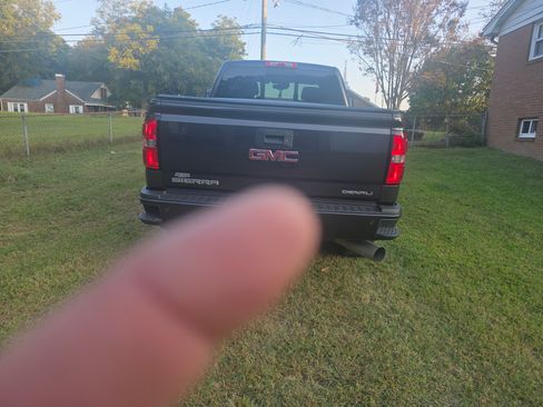 Used 2015 GMC Sierra 2500 Denali w/ Duramax Plus Package image 8