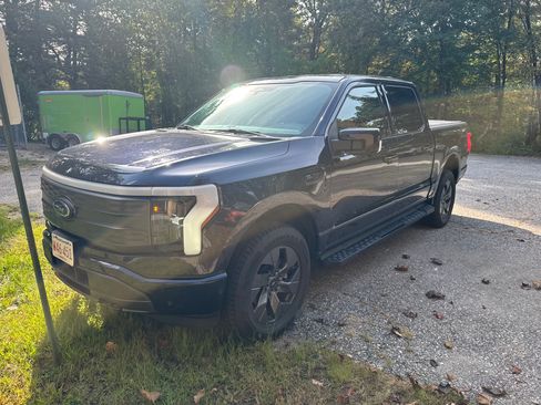 Used 2022 Ford F150 Lightning Lariat image 1