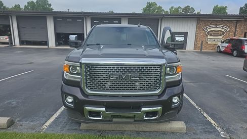 Used 2015 GMC Sierra 2500 Denali w/ Duramax Plus Package image 10