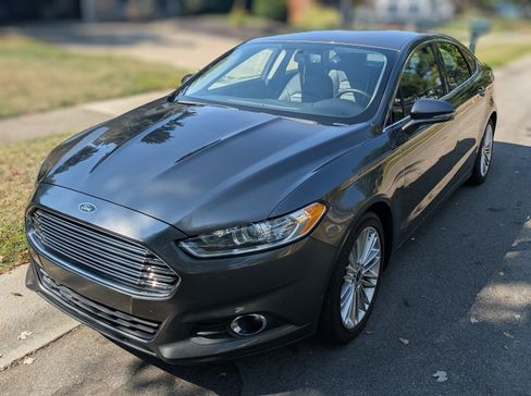 Used 2015 Ford Fusion SE w/ Equipment Group 202A image 9