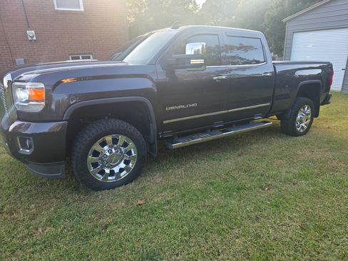 Used 2015 GMC Sierra 2500 Denali w/ Duramax Plus Package image 1
