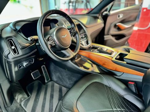 Used 2021 Aston Martin DBX image 7