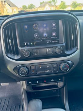Used 2022 Chevrolet Colorado LT w/ Fleet Safety Package image 9