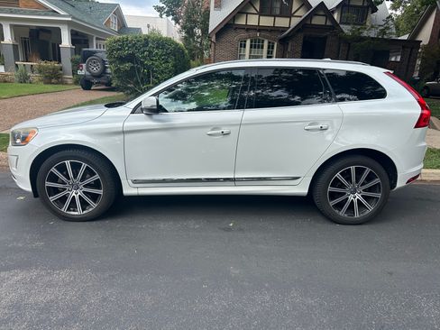 Used 2015 Volvo XC60 T5 Premier w/ Protection Package image 10