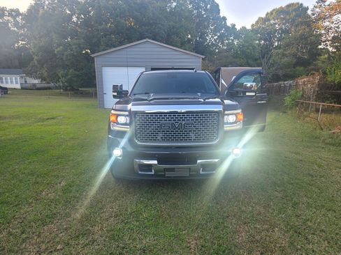 Used 2015 GMC Sierra 2500 Denali w/ Duramax Plus Package image 2