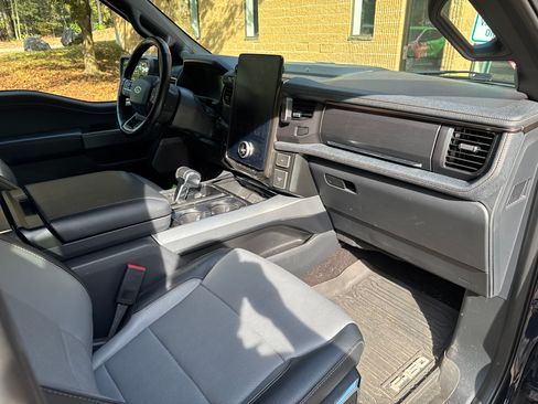 Used 2022 Ford F150 Lightning Lariat image 8