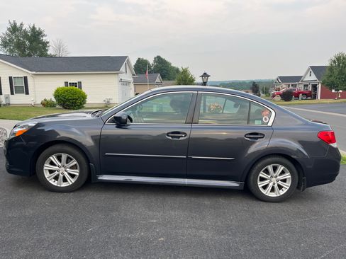 Used 2012 Subaru Legacy 2.5i w/ Alloy Wheel Pkg image 2