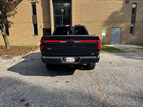 Used 2022 Ford F150 Lightning Lariat image 4