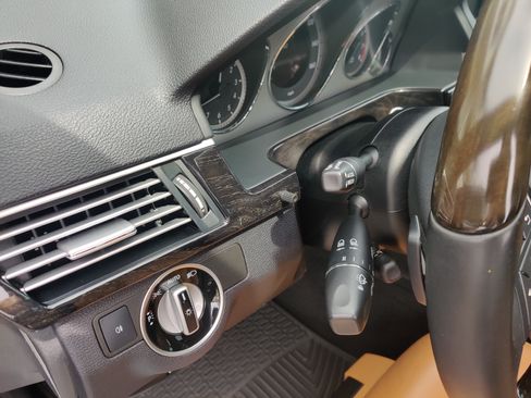 Used 2013 Mercedes-Benz E 350 Sedan image 29