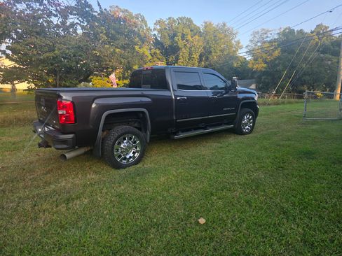 Used 2015 GMC Sierra 2500 Denali w/ Duramax Plus Package image 6