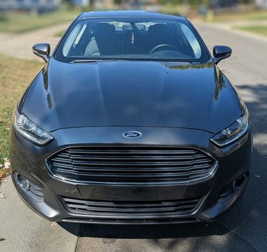 Used 2015 Ford Fusion SE w/ Equipment Group 202A image 2