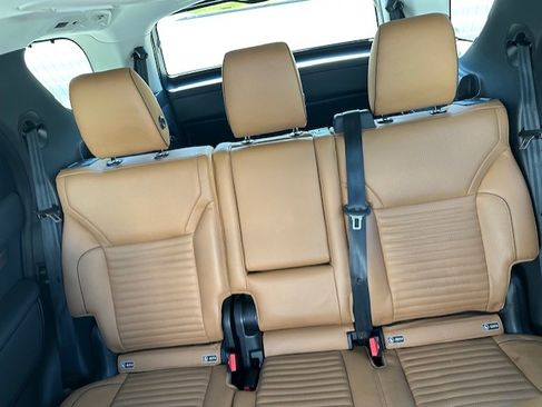 Used 2018 Land Rover Discovery HSE image 6