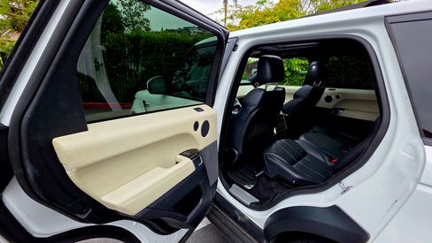 Used 2015 Land Rover Range Rover Sport HSE image 16