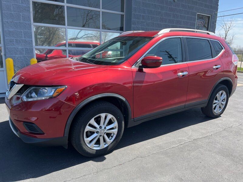 Used 2016 Nissan Rogue image 1