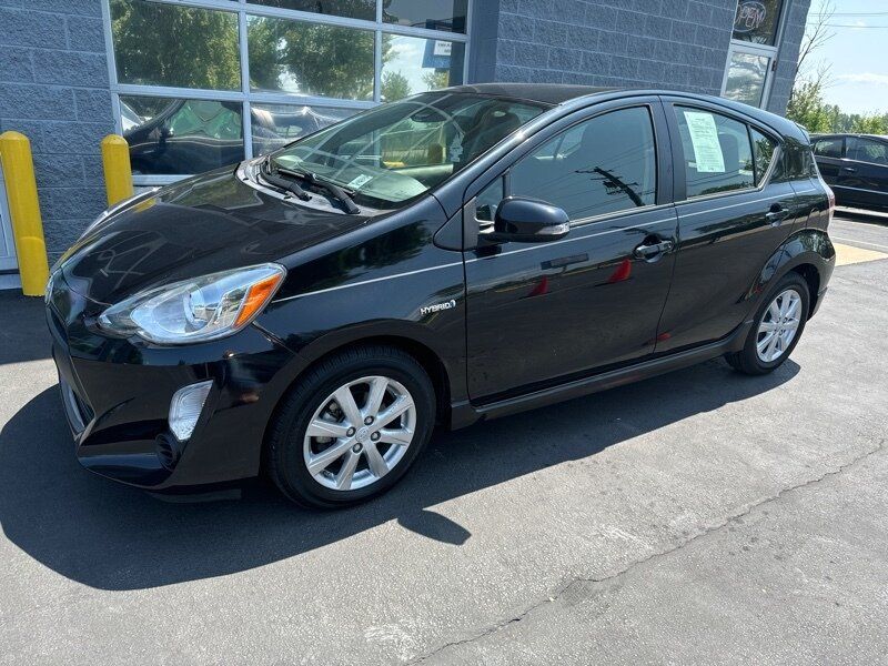 Used 2017 Toyota Prius C image 1