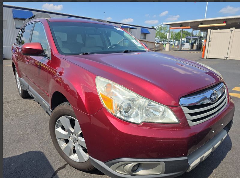 Used 2011 Subaru Outback 2.5i Limited image 1