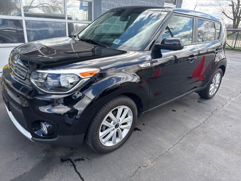 Used 2018 Kia Soul + image 1